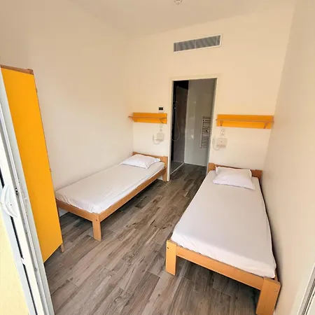 Caravelle 60 Hostal Antibes