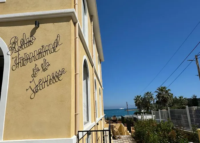 Caravelle 60 بيت شباب